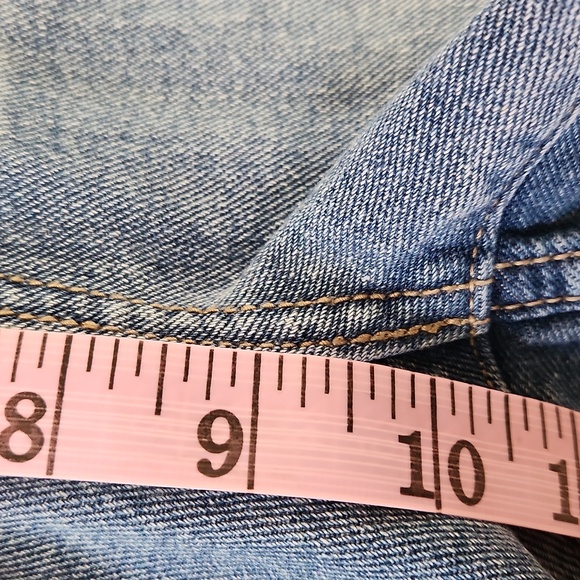 Time and Tru Embroidered Jean Shorts. Size 6 - Picture 9 of 10
